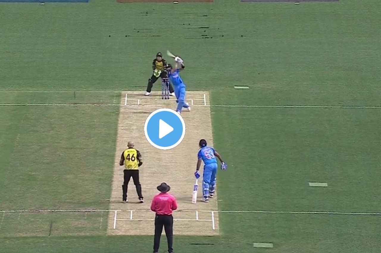 IND vs AUS: क्रीज़ से बाहर निकलकर Virat Kohli ने ऑस्ट्रेलिया के दिग्गज गेंदबाज को जड़ा बेहतरीन छक्का, देखें Video