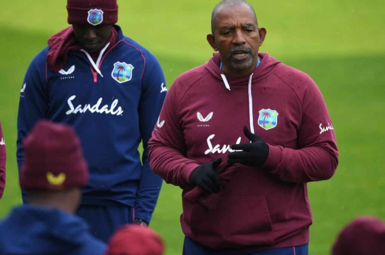 T20 World Cup 2022: टूर्नामेंट से बाहर हुई वेस्टइंडीज को लगा एक और झटका, कोच Phil Simmons ने दिया इस्तीफा