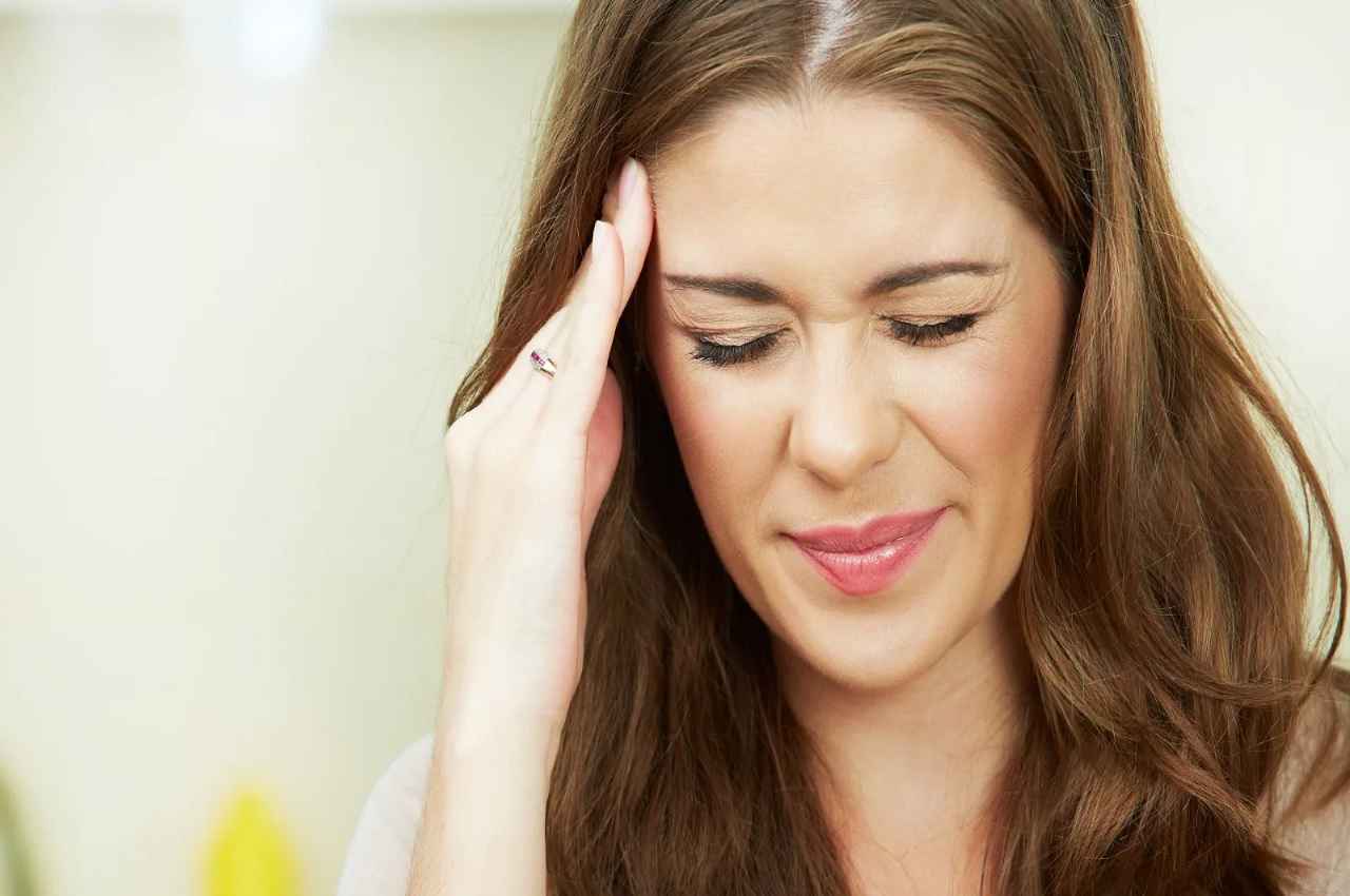 Tingling in Head Causes: आखिर क्यों होती है सिर में झनझनाहट? ये हैं इसके 5 मुख्य कारण