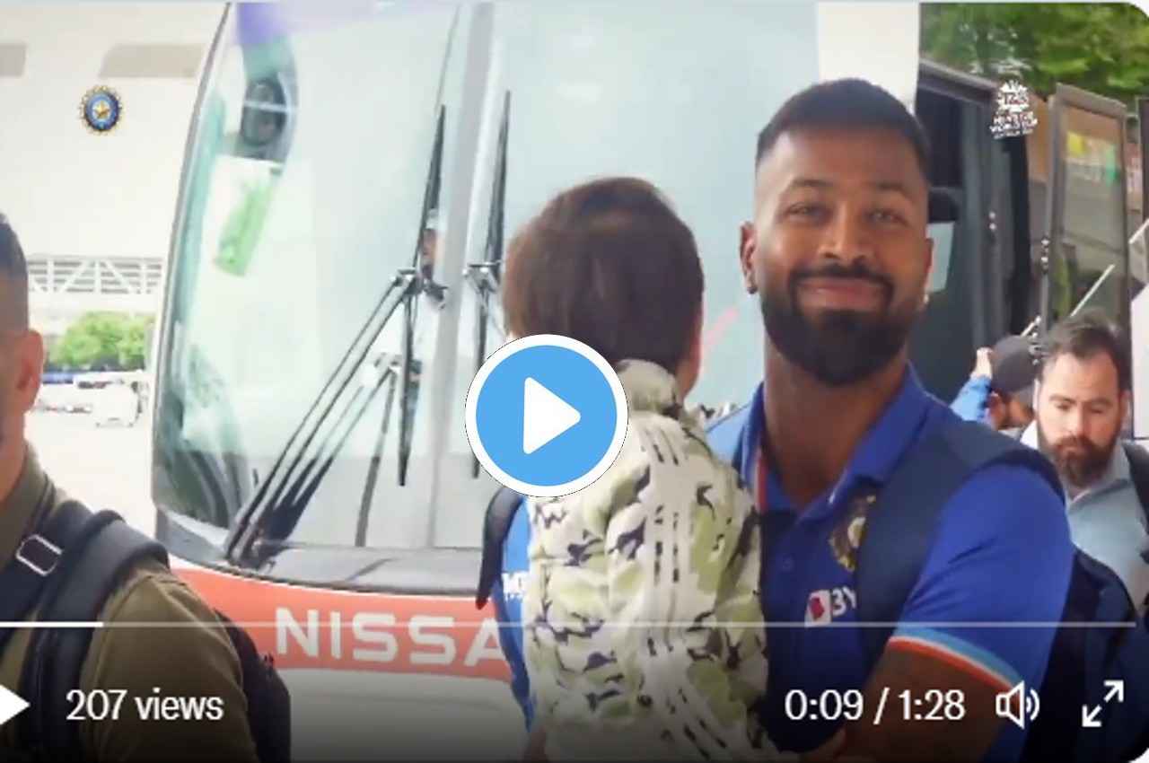 VIDEO: सिडनी पहुंची टीम इंडिया, बेटे को गोद में लिए दिखे पांड्या, कोहली-अर्शदीप का रिएक्शन हुआ वायरल