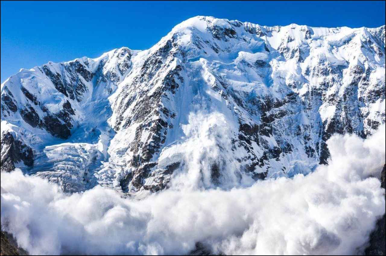उत्तराखंड हिमस्खलन: तीन शव और बरामद, मृतकों की संख्या 19 तक पहुंची