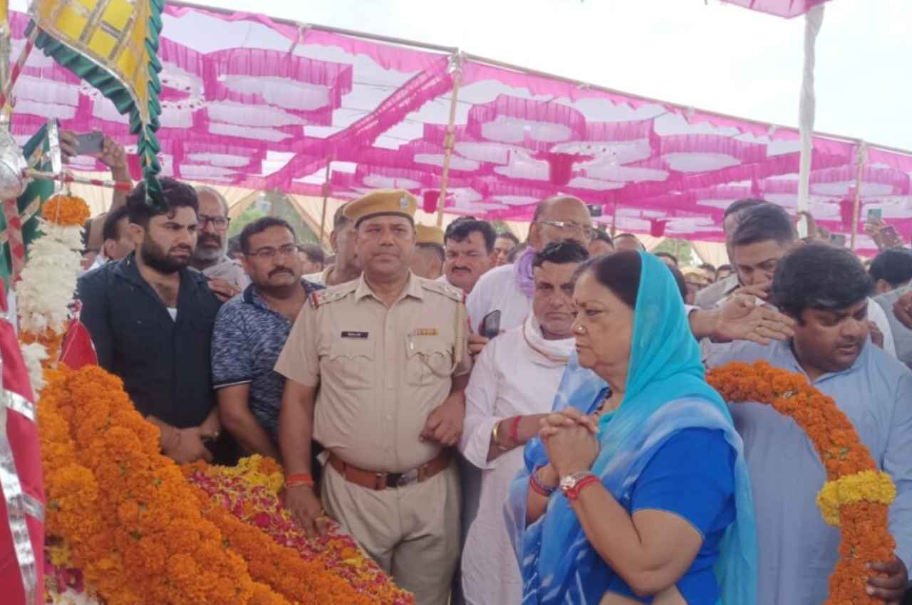 Rajasthan: पूर्व मुख्यमंत्री वसुंधरा राजे पहुंची सरदारशहर, पंडित भंवरलाल शर्मा को दी श्रद्धांजलि