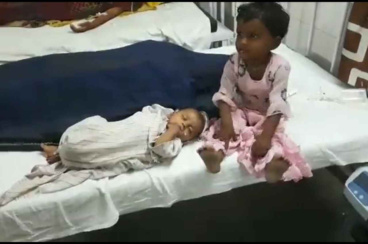 Bundi: नैनवां में उपचार के दौरान महिला की मौत, 6 घंटे अस्पताल में मां की लाश के पास बैठे रहे दाे मासूम