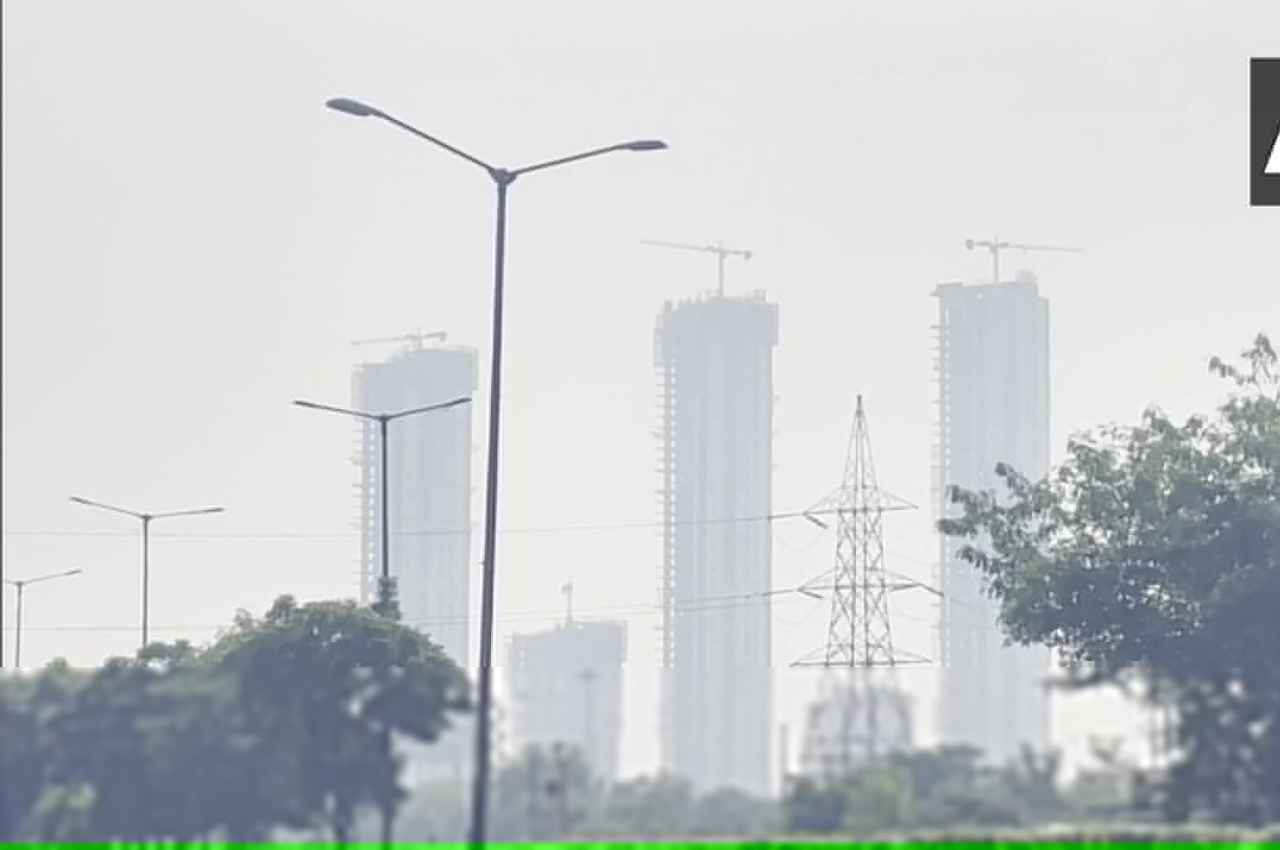 दिवाली से पहले दमघोंटू हुई दिल्ली-NCR की हवा, कई जगहों पर AQI का लेवल 'बहुत खराब'
