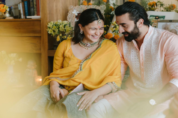 Alia Bhatt ने साझा की गोदभराई की खूबसूरत तस्वीरें, होने वाला माता-पिता ने दिए रोमांटिक पोज