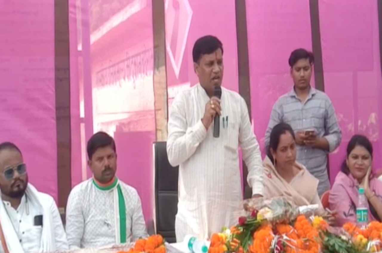 Chhattisgarh: गांधी जयंती पर विधायक भुनेश्वर बघेल ने किया डोंगरगढ़ का दौरा, विभिन्न कार्यक्रमों में की शिरकत