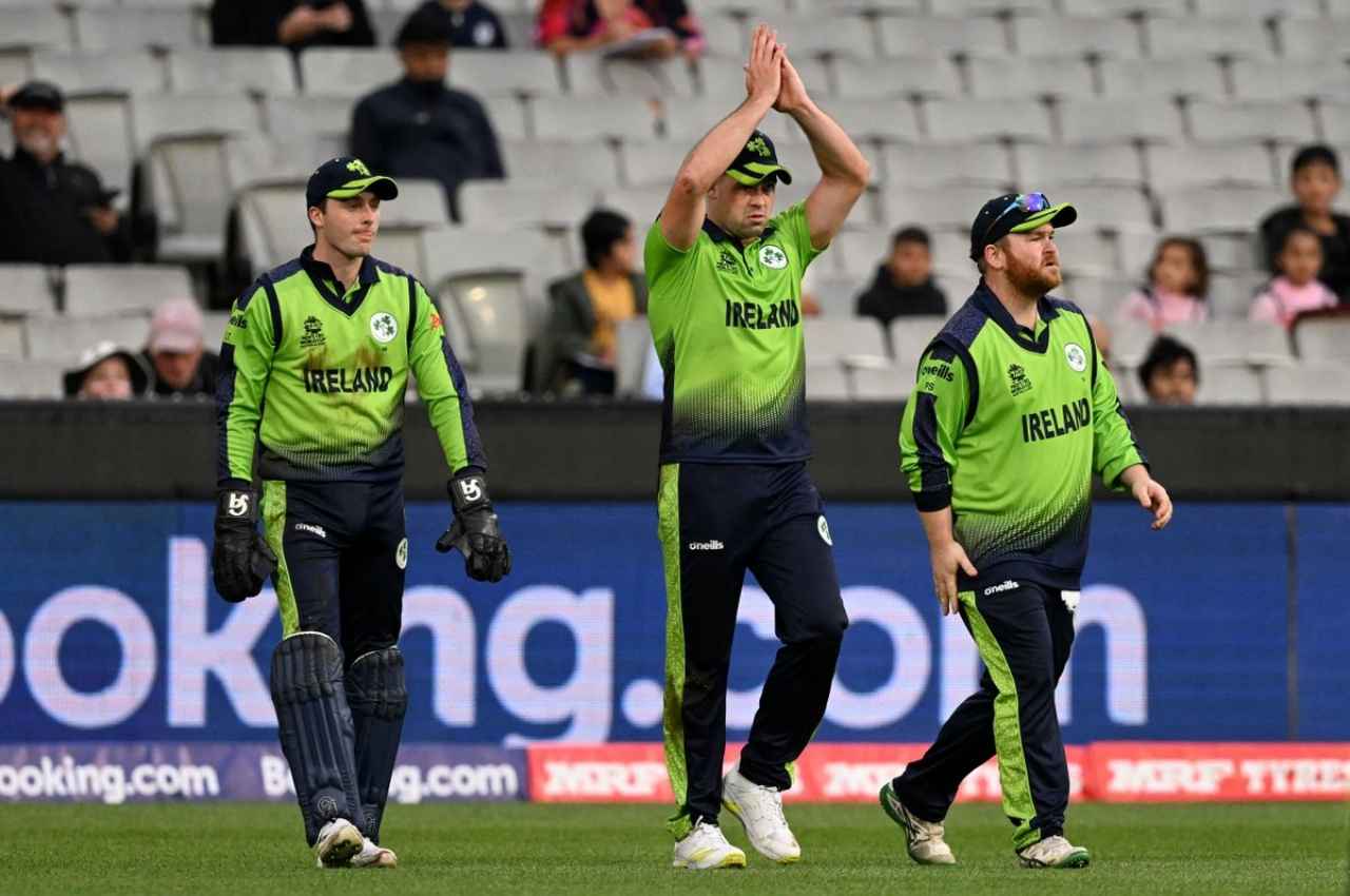 IRE vs ENG: आयरलैंड ने इंग्लैंड को धो डाला, डकवर्थ लुइस नियम से 5 रन से जीता मुकाबला