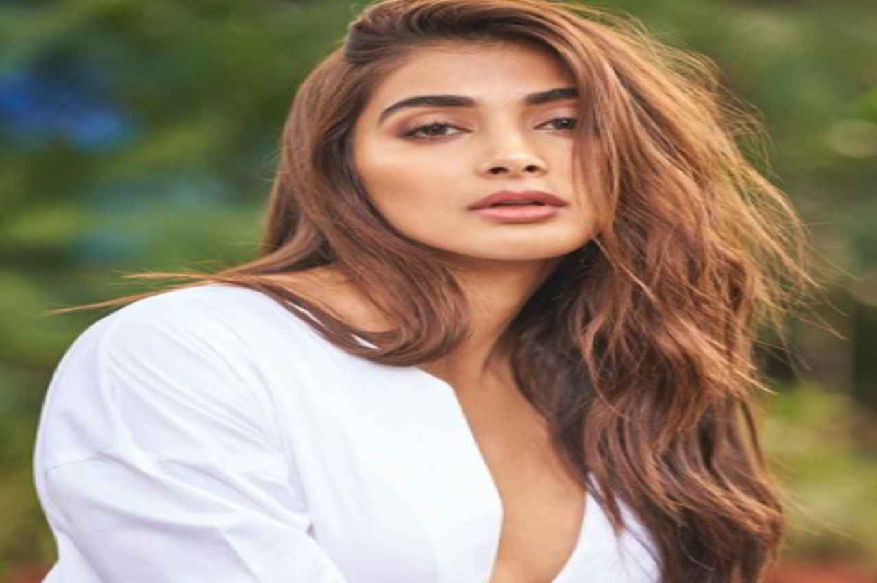 pooja Happy Birthday Pooja Hegde: बचपन से ही रखती थीं एक्ट्रेस बनने का शौक, ऐसे हुई शुरुआत