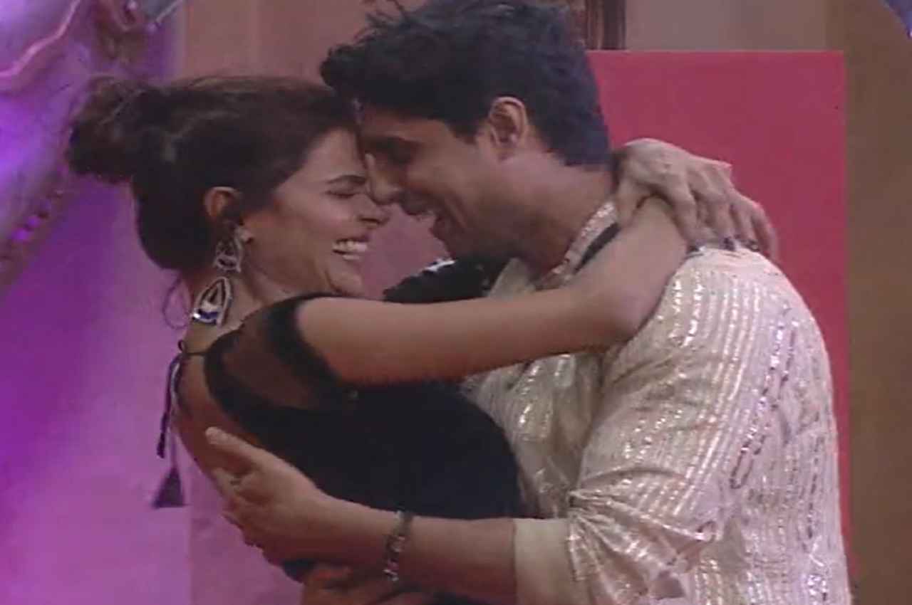 Bigg Boss 16: अंकित और प्रियंका के रोमांस ने किया सबको इंप्रेस, देखें