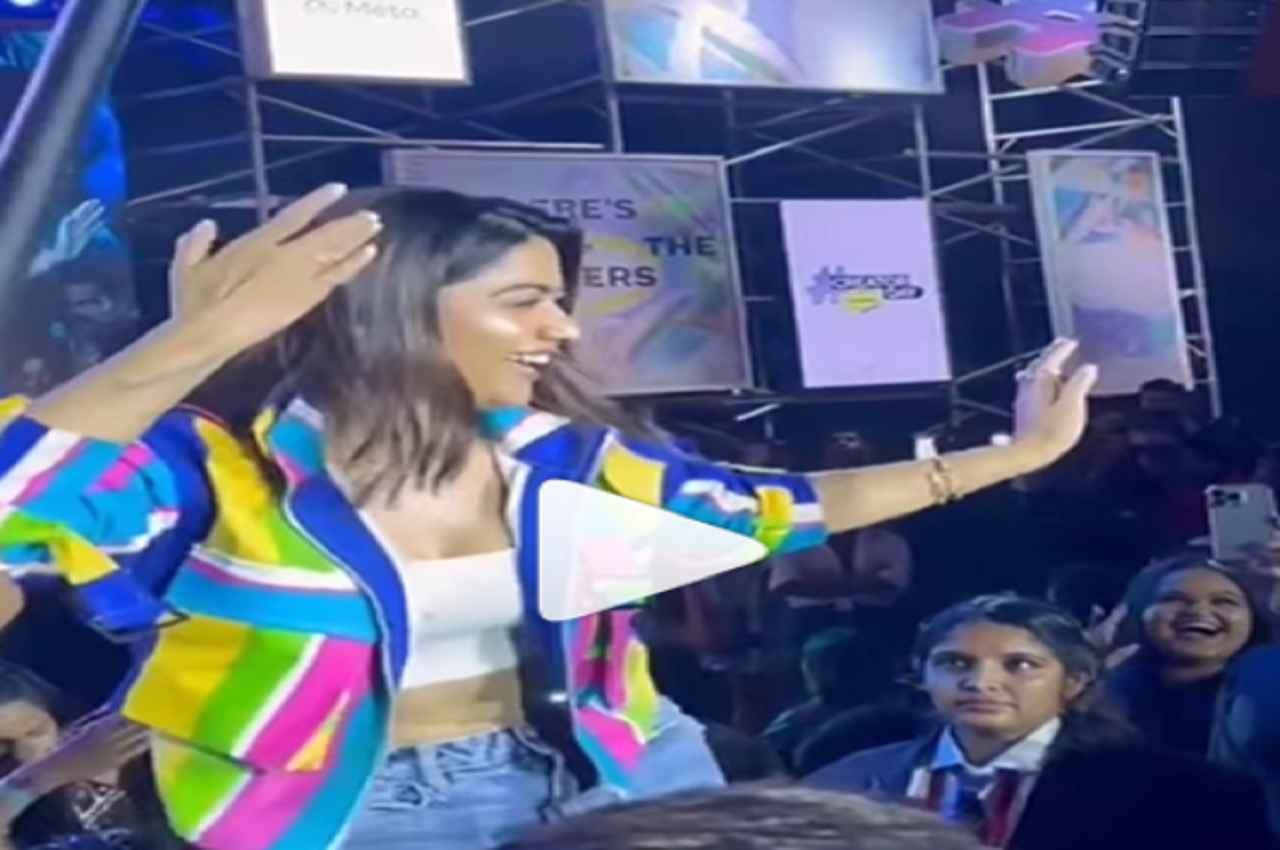 Rashmika Mandanna ने भरी भीड़ में किया 'सामी सामी' डांस, यूजर बोला- 'बस कर दो दीदी'