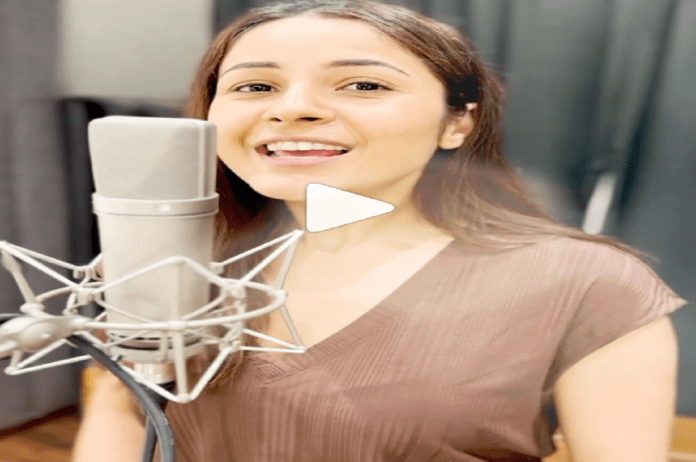Shenaaz Gill Video: शहनाज़ ने बेहद खूबसूरती से गाया 
