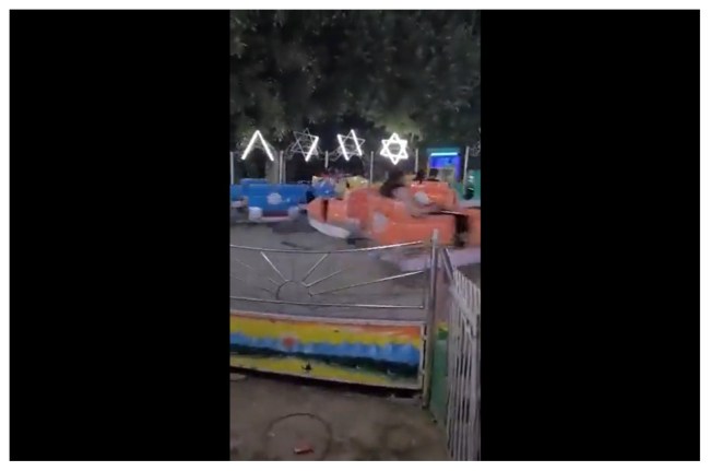 गाजियाबाद में झूला टूटा