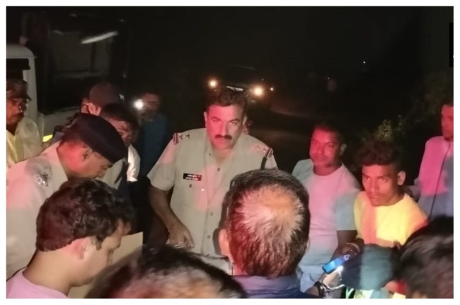 पौड़ी में बस खाई में गिरी