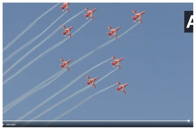 भारतीय वायु सेना दिवस के लिए विमान प्रैक्टिस करते हुए भारतीय वायु सेना दिवस के लिए विमान प्रैक्टिस करते हुए