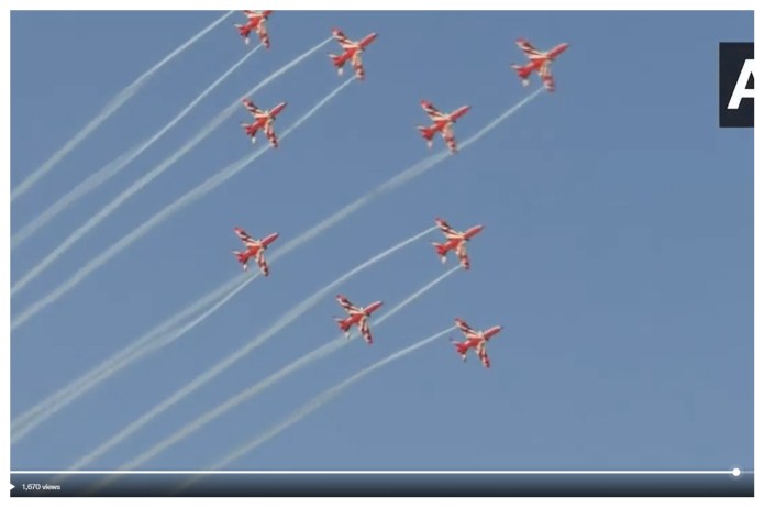 भारतीय वायु सेना दिवस के लिए विमान प्रैक्टिस करते हुए