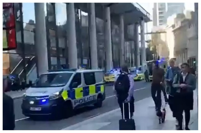 लंदन में तीन लोगों को चाकू मारा