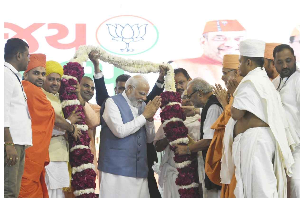 गुजरात एक रैली में पीएम मोदी