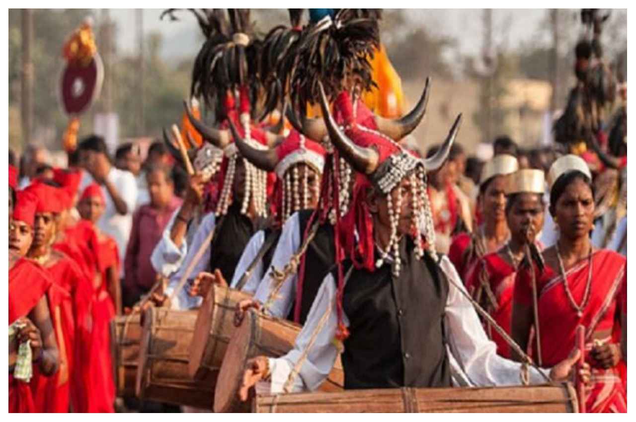 Gujarat Assembly Election 2022: 15 फीसदी आबादी और 27 रिजर्व सीट रखने वाली आदिवासी आबादी क्यों है इतनी महत्वपूर्ण, यहां जानें सब कुछ