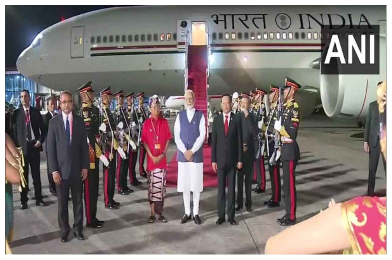 बाली एयरपोर्ट पर पीएम नरेंद्र मोदी