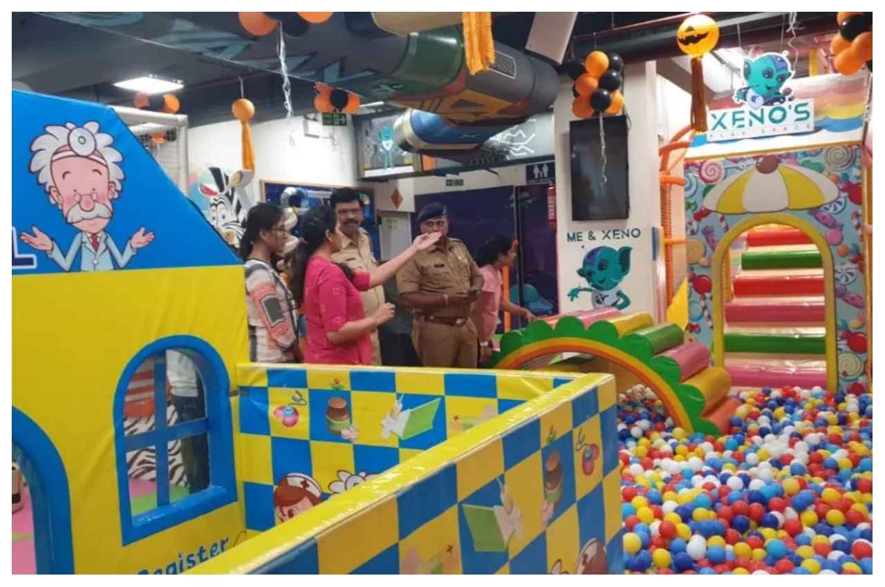 मुंबई के मॉल में बड़ा हादसा, किड्स जोन में स्लाइड से फिसलने के बाद बच्ची की मौत