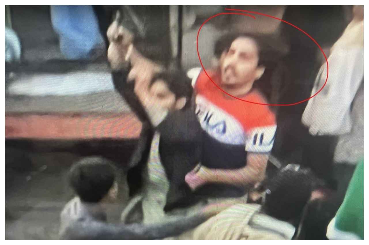 Imran Khan Attack : इमरान खान पर हमला करने वाले की तस्वीर आई सामने, हवा में पिस्टल लहरा रहा था युवक 