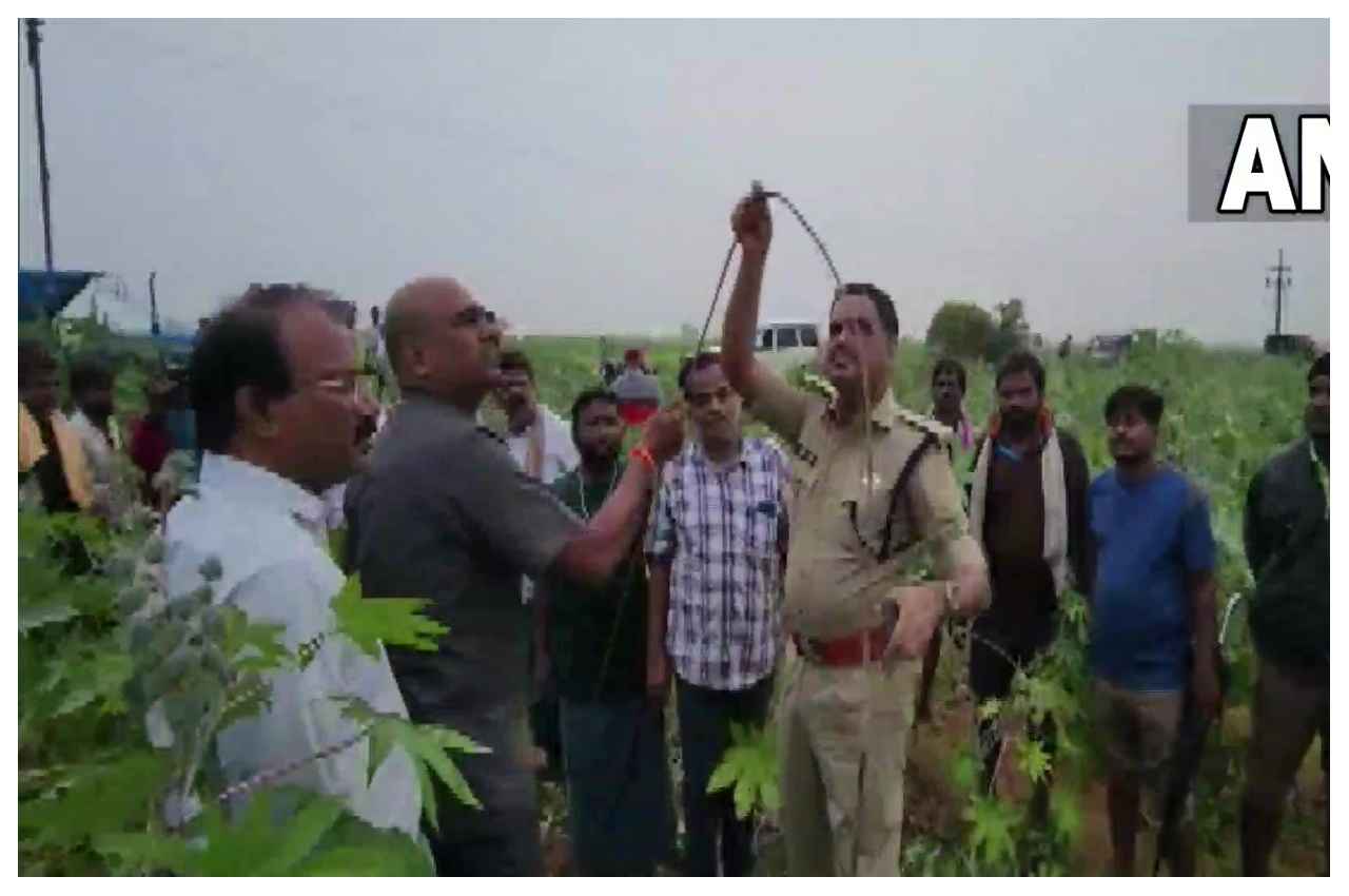 Breaking:  आंध्र प्रदेश खेत में काम कर रहे थे मजदूर, हाईटेंशन तार टूटा, 6 की मौत