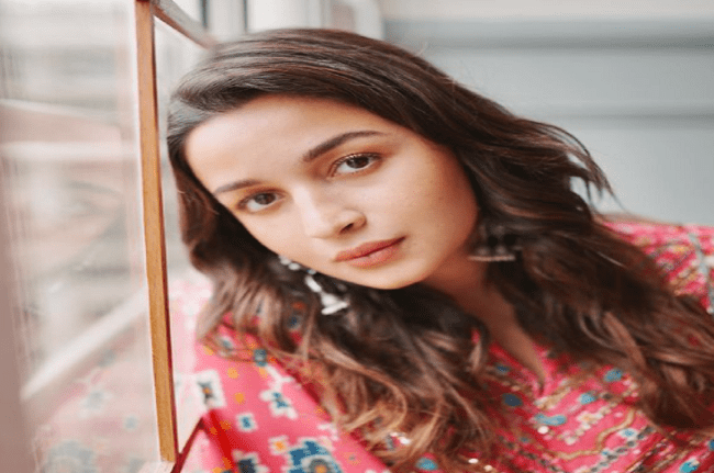 डिलीवरी के बाद और बढ़ गया है Alia Bhatt का ग्लो, विश्वास नहीं होता तो देखें ये तस्वीर