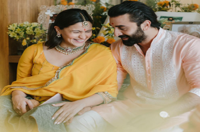 Alia Bhatt Baby First picture: सामने आई आलिया रणबीर की लाडली की पहली झलक, फैंस ने किया रिएक्ट