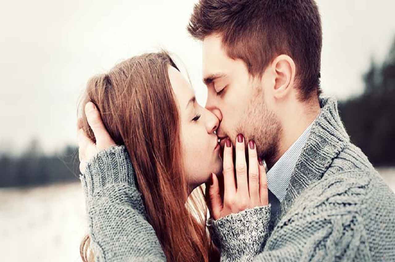 Health Benefits Of Kiss: केवल प्यार जताने का जरिया नहीं है किस, ये हैं इसके जबदस्त हेल्थ बेनेफिट्स