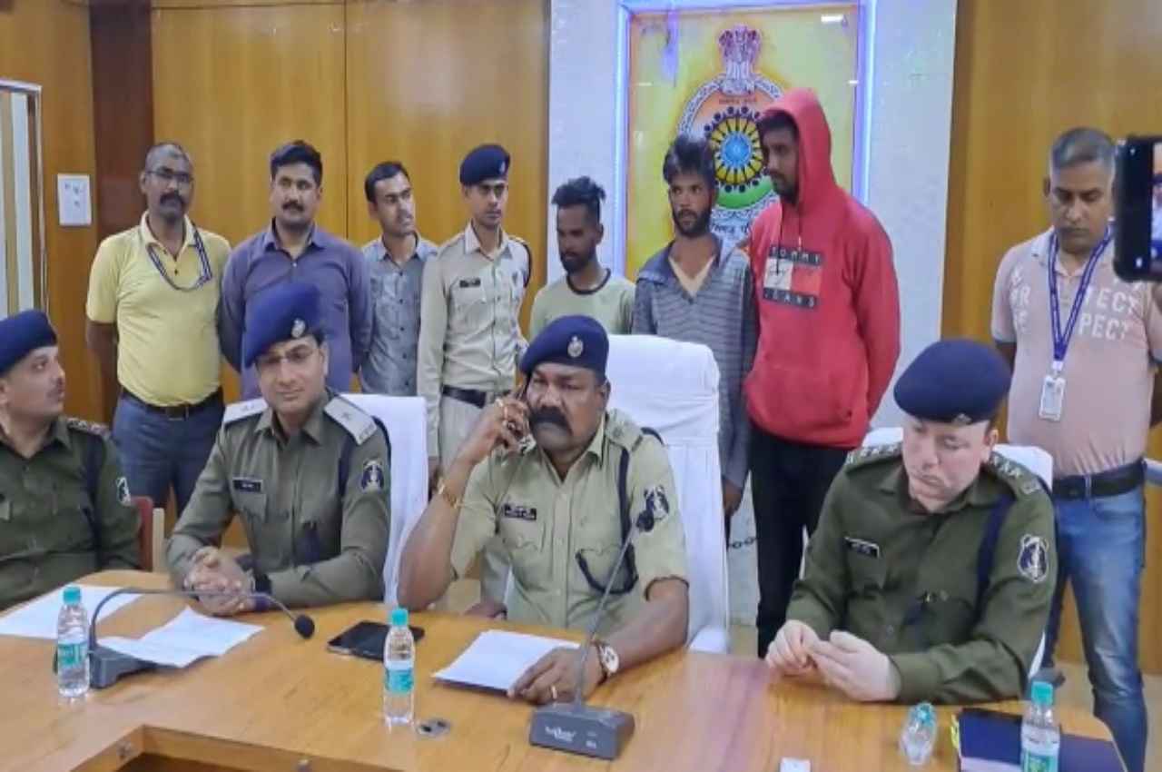 बाइक चोर गिरोह का पर्दाफाश, दो अलग-अलग मामलों में 3 आरोपी गिरफ्तार बाइक चोर गिरोह का पर्दाफाश, दो अलग-अलग मामलों में 3 आरोपी गिरफ्तार