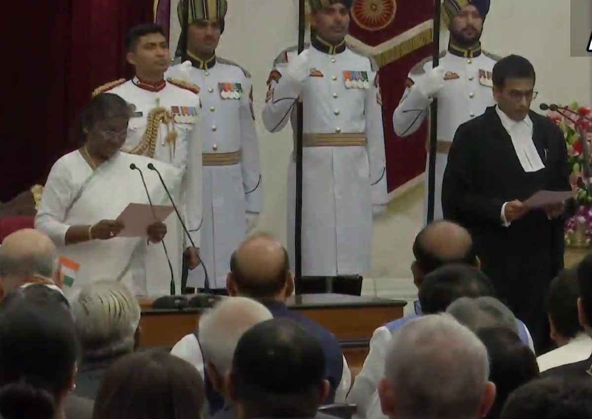 Justice DY Chandrachud: डीवाई चंद्रचूड़ बने भारत के 50वें चीफ जस्टिस, राष्ट्रपति द्रौपदी मुर्मू ने दिलाई शपथ
