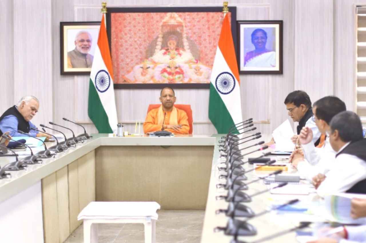 Lucknow News: अब बाहर की दुनिया देखने को तरस जाएंगे जेलों में बंद अपराधी, योगी सरकार बना रही 'खास' प्लान