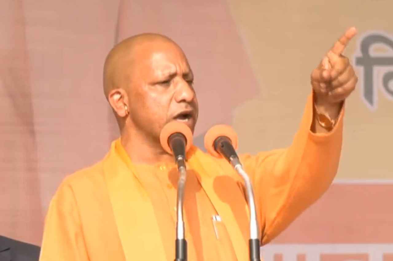 Mainpuri By-Election: सपा के गढ़ मैनपुरी में गरजे सीएम योगी, कहा- नेताजी के आशीर्वाद से ही जीती हैं सीटें