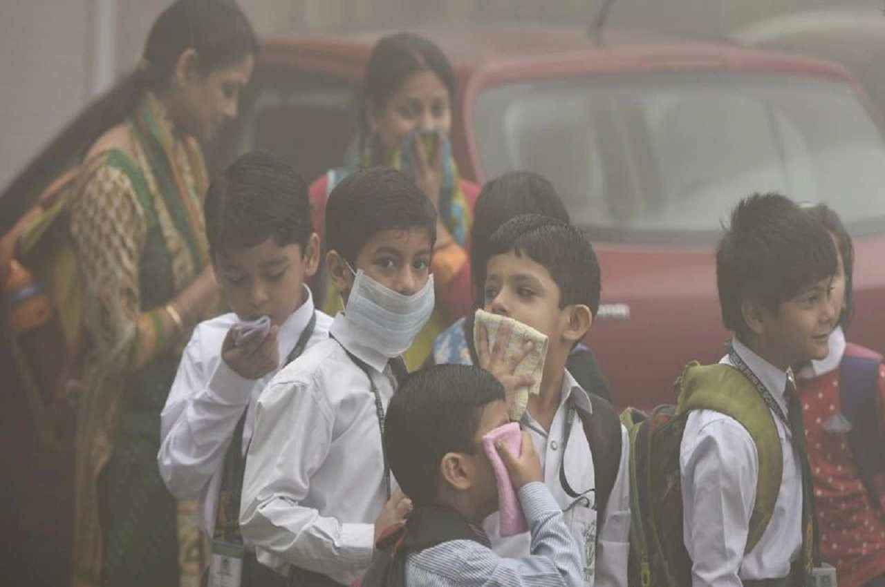 पॉल्यूशन की मार, दिल्ली के स्कूलों में पांचवीं तक की सभी क्लास 8 नवंबर तक बंद, आदेश जारी
