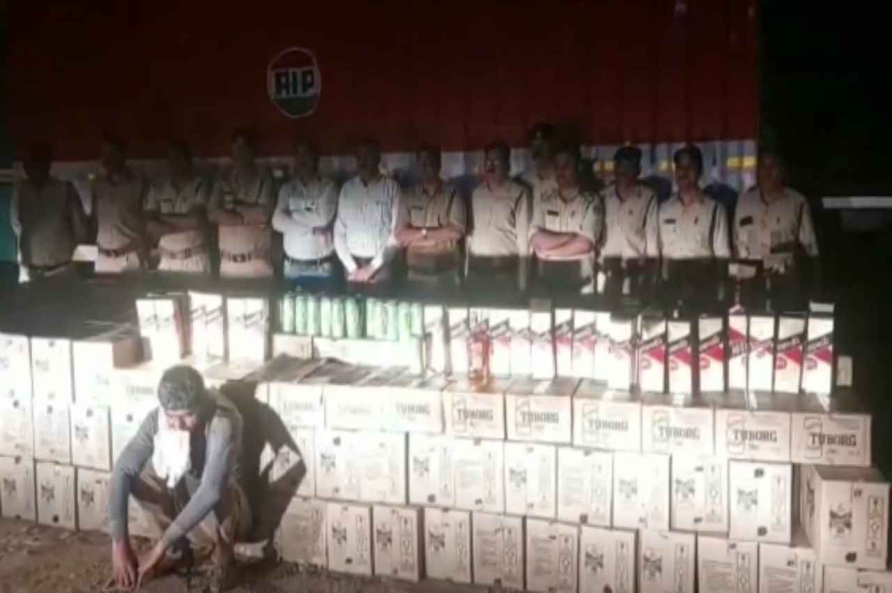 Dhar Crime News: 'पुष्पा' स्टाइल में हो रही थी शराब की तस्करी, आरोपी गिरफ्तार, लाखों में है कीमत