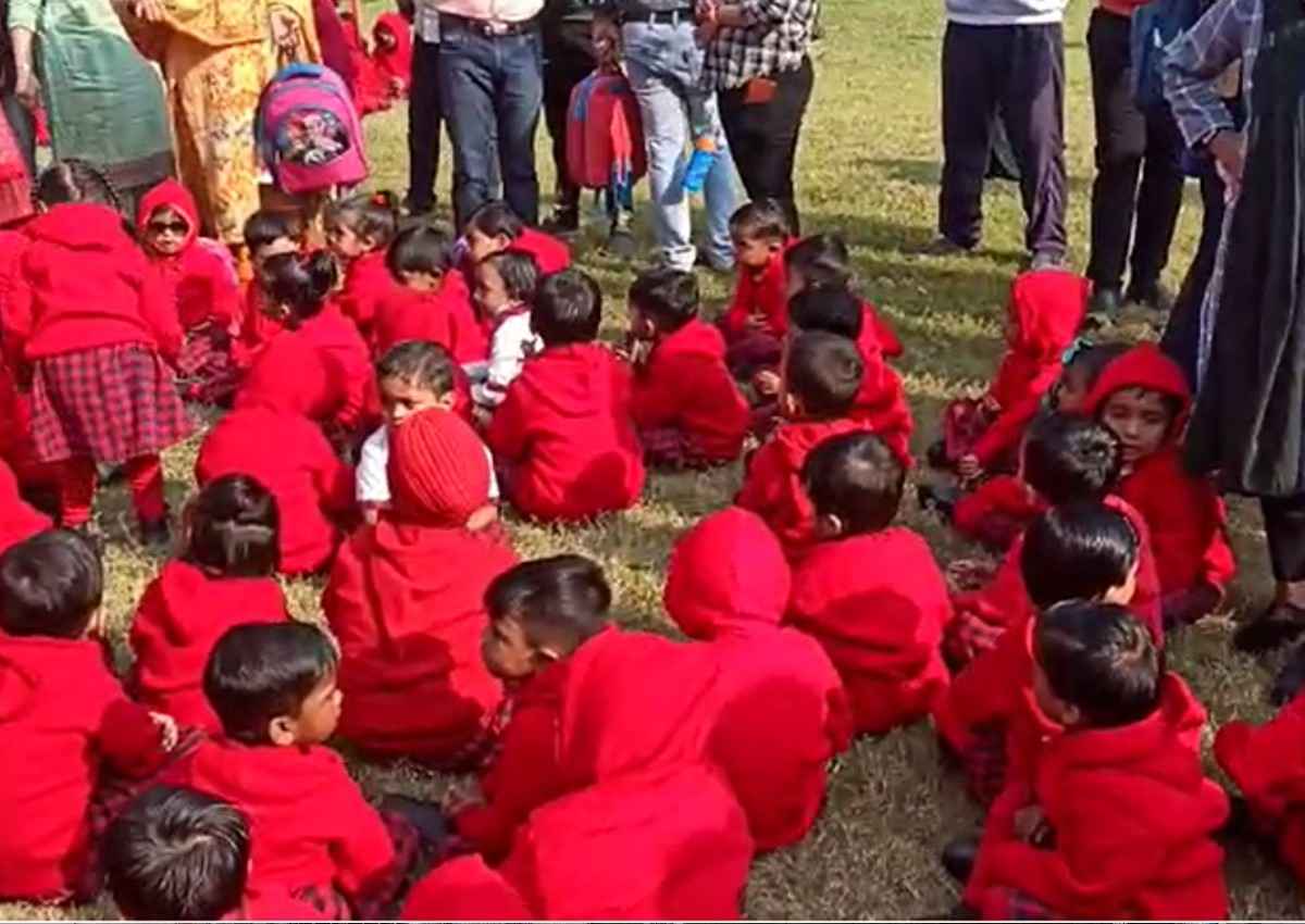 Earthquake in MP: मध्यप्रदेश के 6 जिलों में लगे भूकंप के झटके, जबलपुर में स्कूली बच्चों को मैदान में बैठाया