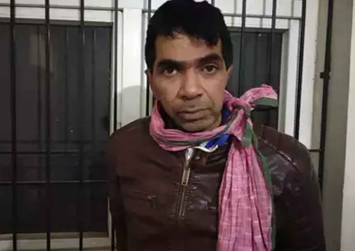 Ejaz Lakdawala: मरे हुए मच्छरों को बोतल में लेकर कोर्ट पहुंचा गैंगस्टर, जानें क्या है पूरा मामला