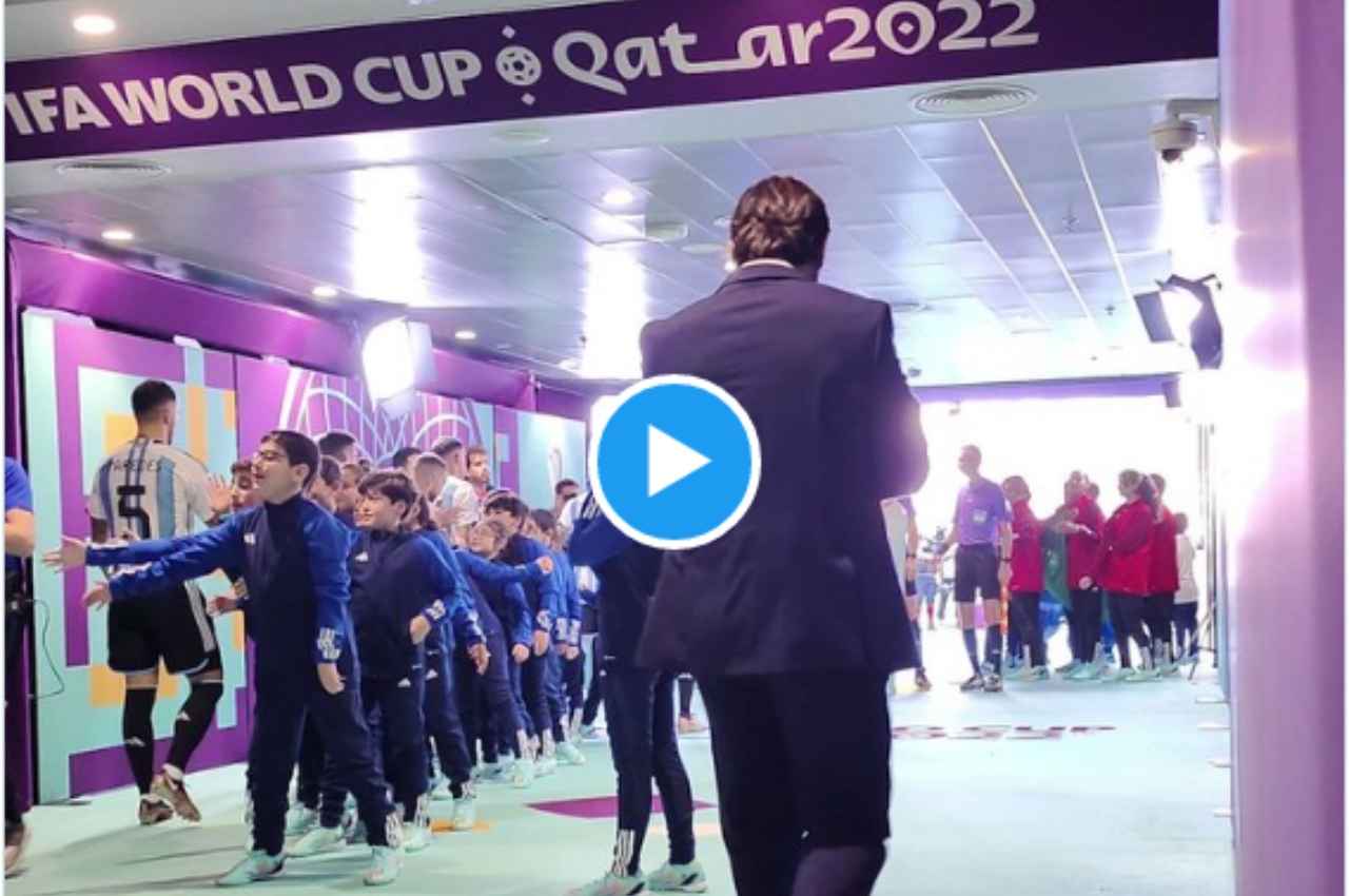 FIFA World Cup 2022: Lionel Messi की दीवानगी, हाथ छूते ही खुशी से फुदकने लगा बच्चा, देखें वीडियो