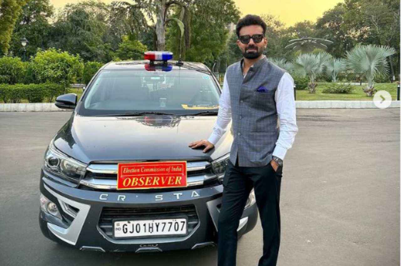 गुजरात : इंस्टा पोस्ट डालने वाले  IAS अधिकारी अभिषेक सिंह पर गिरी गाज, चुनाव आयुक्त बोले- ये Publicity stunt है