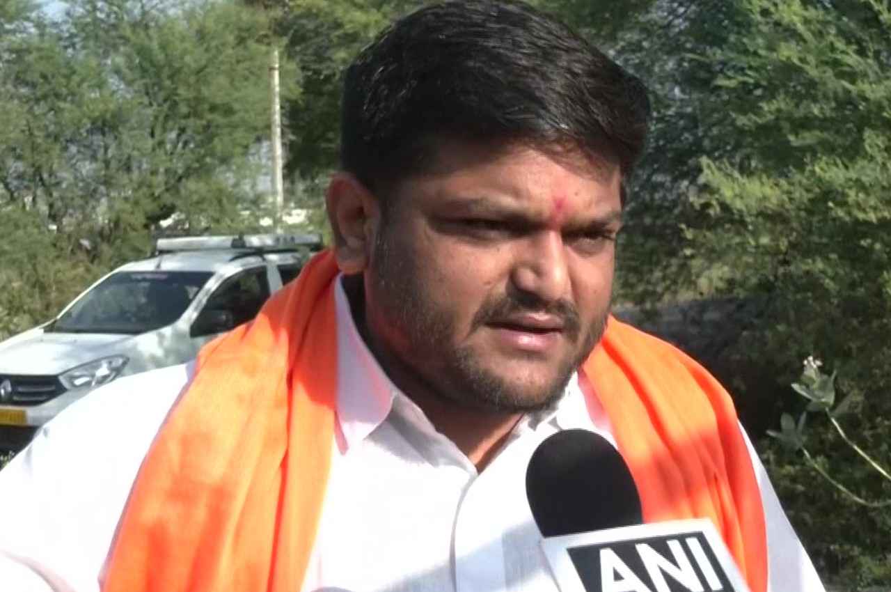 Gujarat Politics: भाजपा विधायक दल की बैठक में पहुंचे Hardik Patel, बोले- जो जिम्मेदारी मिलेगी, उसे पूरा करूंगा