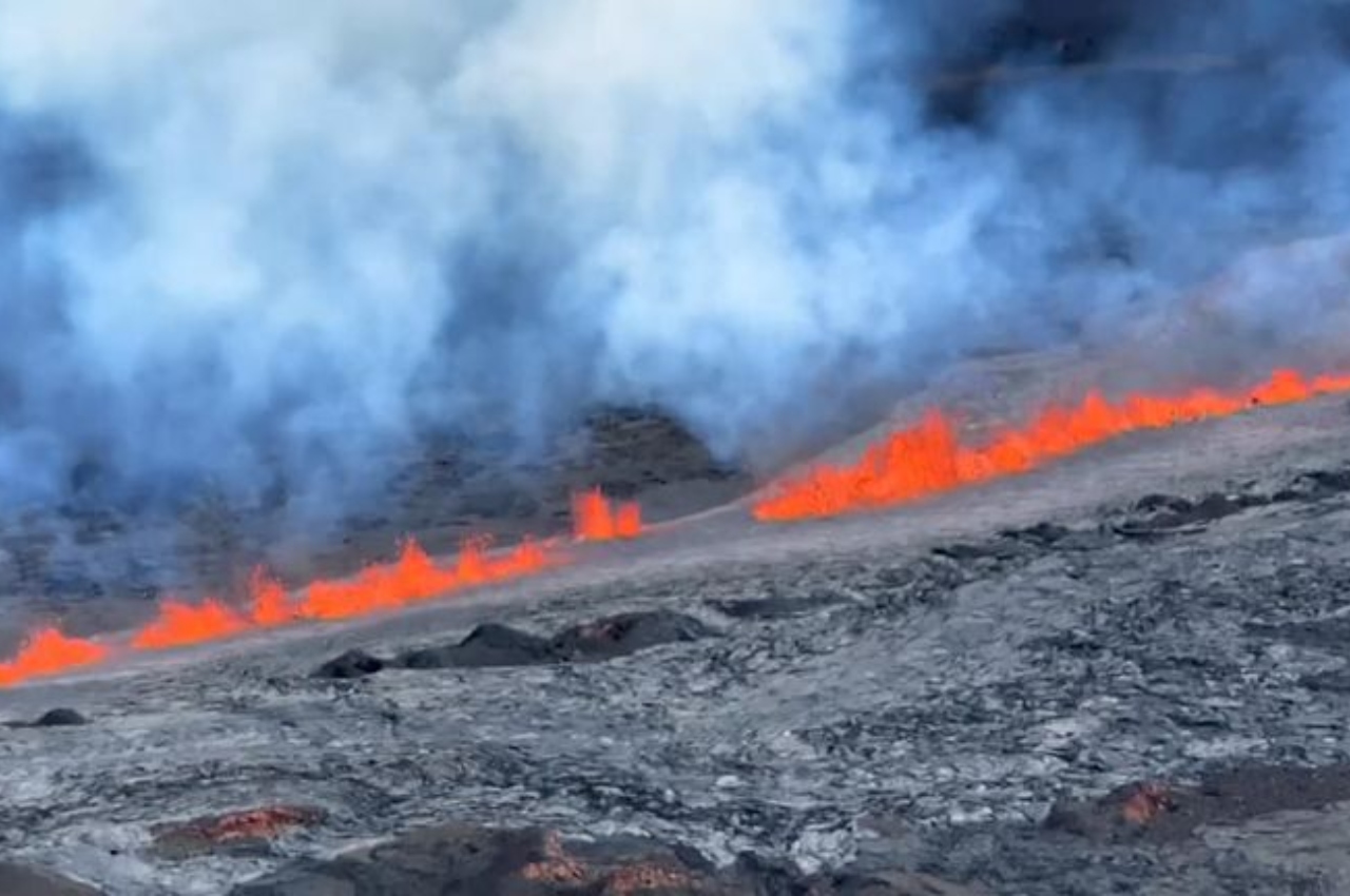 Hawaii's Mauna Loa volcano erupts