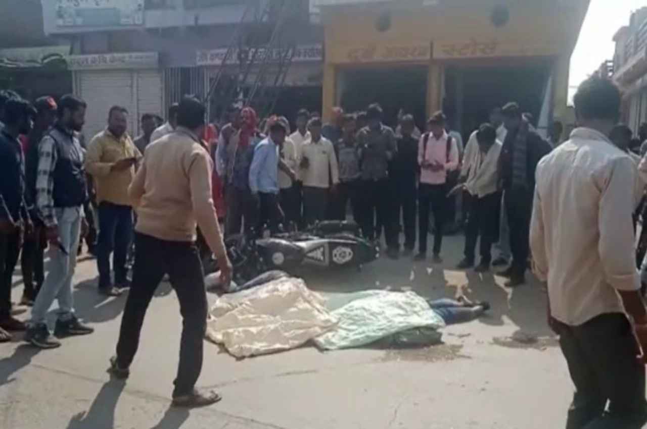 Jabalpur Road Accident: फर्टिलाइजर से भरे ट्रक ने बाइक को मारी टक्कर, मौके पर 2 की मौत