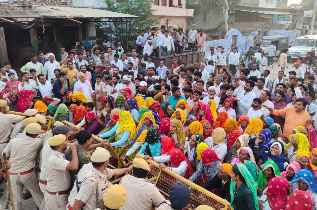 Kirori Lal Meena marched towards the railway track