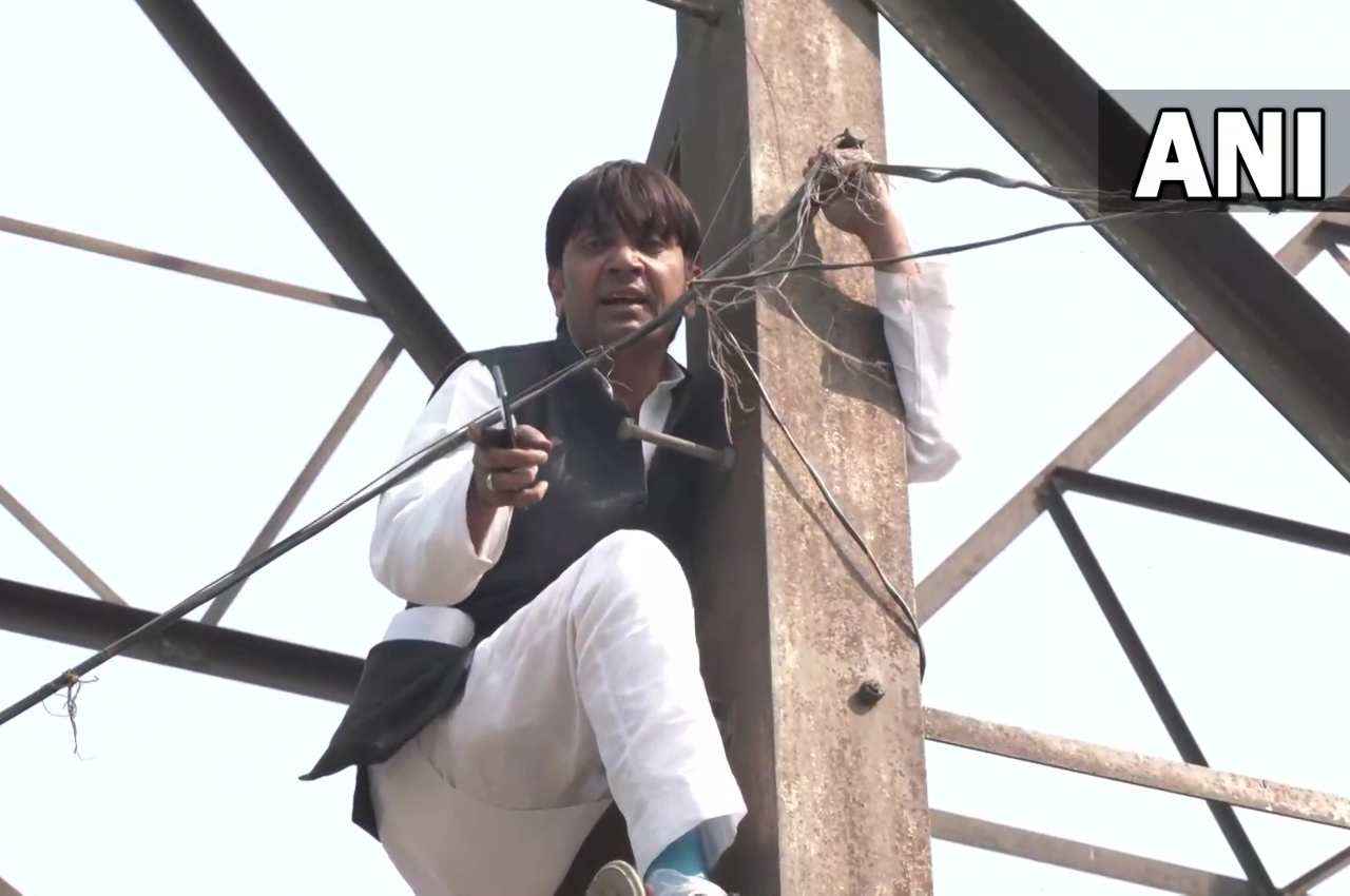 MCD Polls: टिकट नहीं मिलने पर नाराज हुए AAP के पूर्व पार्षद, टावर पर चढ़कर सुसाइड की दी धमकी