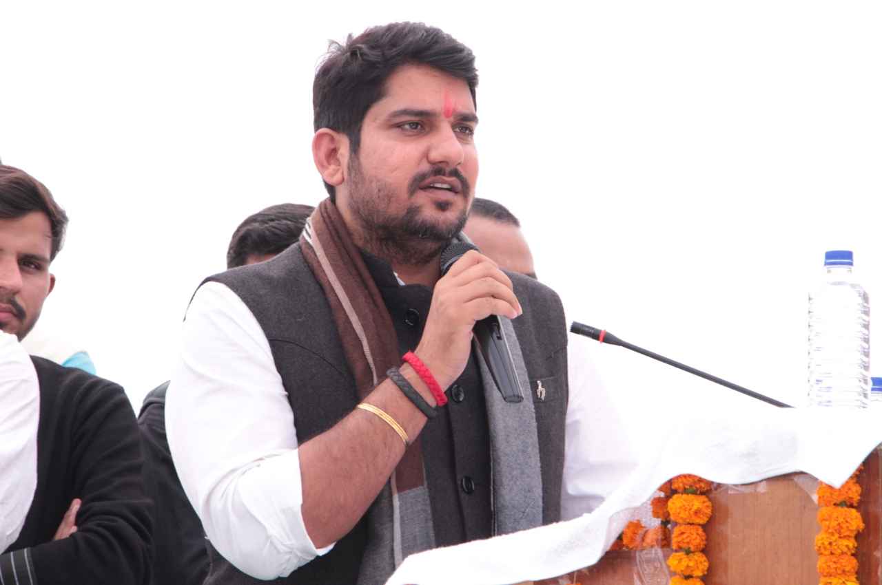 OBC आरक्षण मामले ने पकड़ा तूल, अब MLA मुकेश भाकर ने दी ये चेतावनी