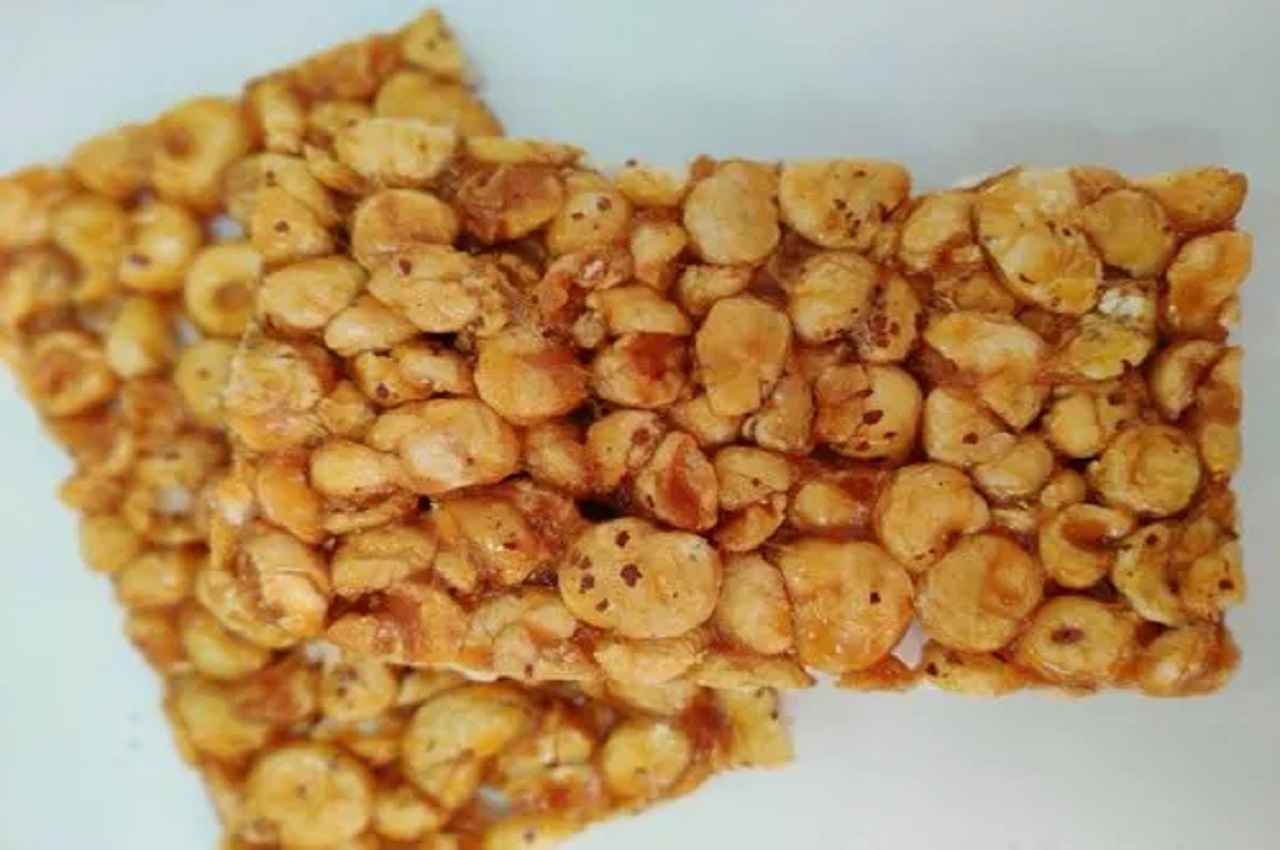 Healthy Snack: हल्की भूख को तुरंत शांत करती है क्रंची मखाना चिक्की, ये रही विधि
