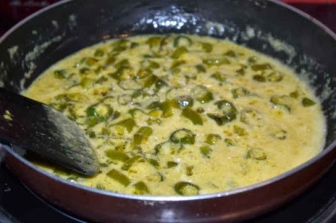 Spicy Food: खाने के स्वाद को खूब जमाती है स्वादिष्ट मलाई मिर्च की सब्जी, आज ही बनाकर खाएं