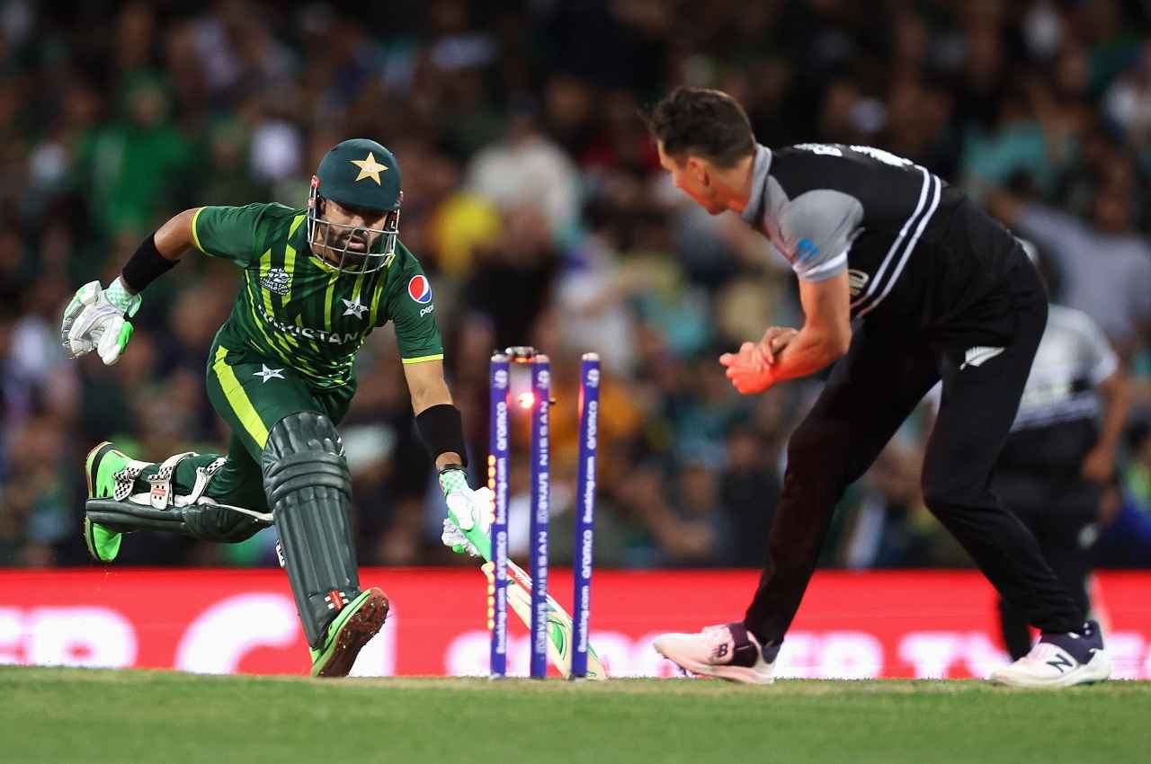 PAK vs NZ: ट्रेंट बोल्ट की गेंद 'नो बॉल' होने के बाद क्या रनआउट हो जाते मोहम्मद रिजवान ? जानें क्या कहते हैं नियम