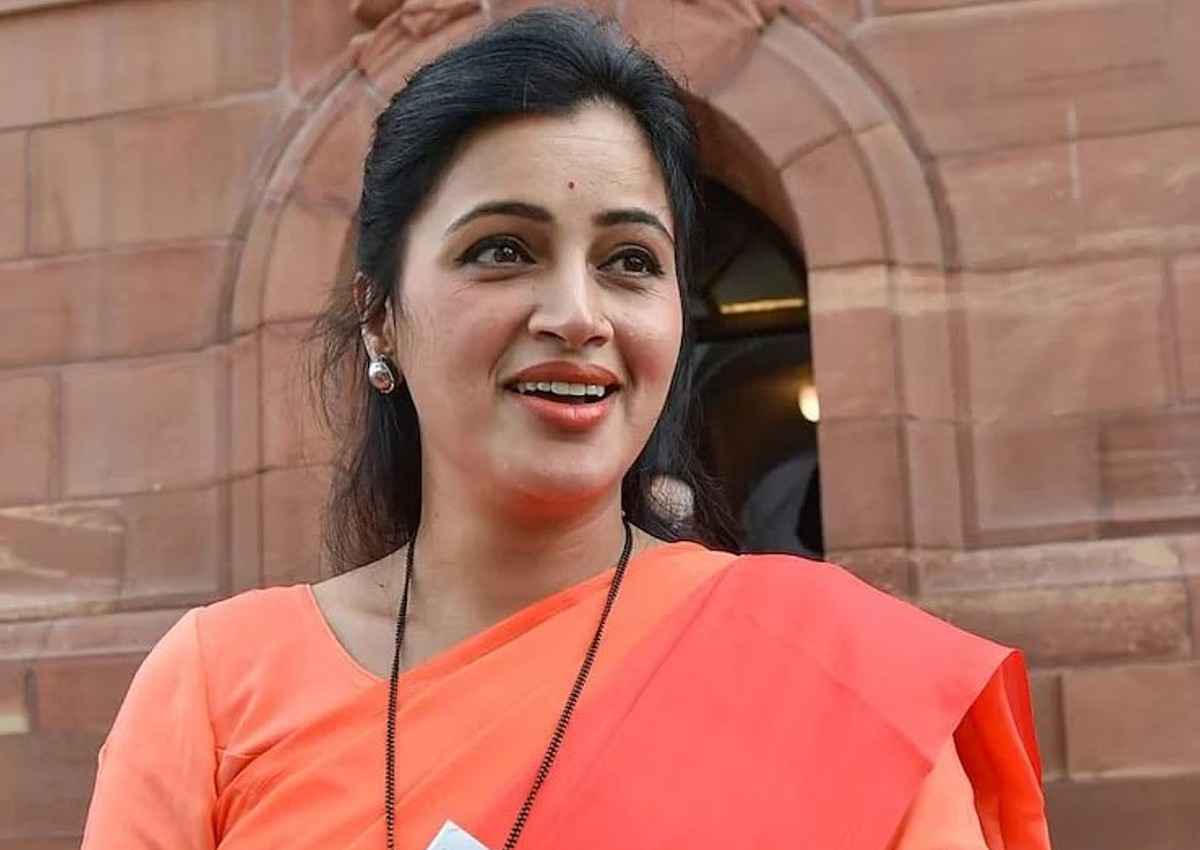 Navneet Rana: मुंबई की अदालत ने सांसद नवनीत राणा के खिलाफ नया गैर-जमानती वारंट जारी किया