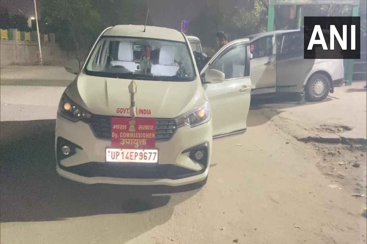 Noida: गारमेंट्स फर्म के ठिकानों पर IT और GST टीम का छापा, जानें कितने करोड़ की पकड़ी हेराफेरी